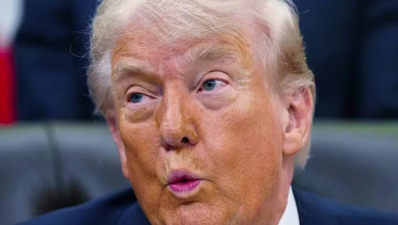 Close de Donald Trump em entrevista