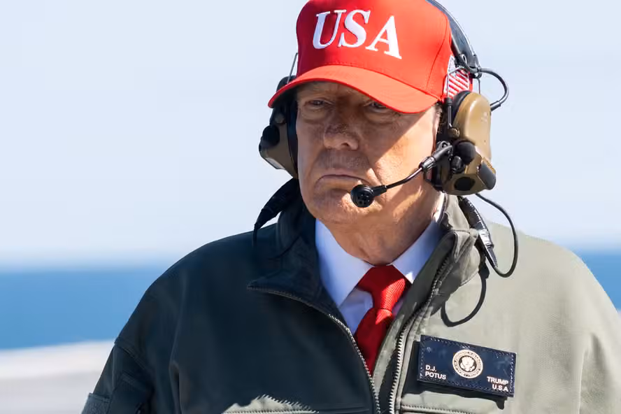 O presidente dos Estados Unidos, Donald Trump, durante visita a um porta-aviões da Marinha americana